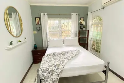 Image de Cozy upscale apartment centrally located in Kingston 6