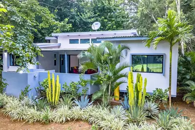 Eco Casita Azul Golf View 5 min to the beach in Hacienda Iguana