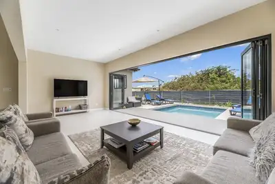 Image de New Family-sized House w\/pool, 5 mins from beach