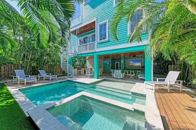 Image de Park n Chill: North End, Steps to Beach, West of Gulf, Pool by Anna Maria Life Vacation Rentals