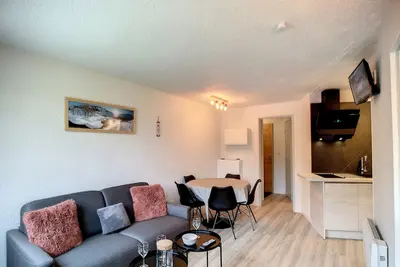 Image de 2 pièces rénové, 4 pers, sud, au pied des pistes, parking, cuisine équipée