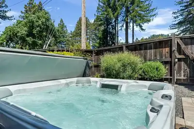 Image de Guerneville Escape:Top of Redwoods! Contemporary & Magical Vibe! lHtTb/Wifi/Pup