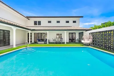 Image de 7 Br Intercostal Beauty with Heated Pool