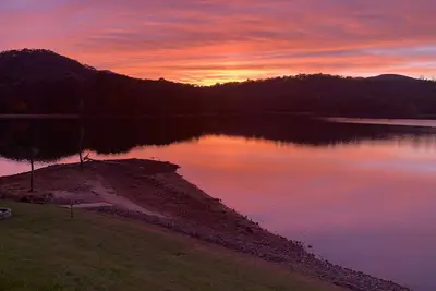 Image de Unique lakefront townhome with serene 180' views of lake and incredible sunsets.