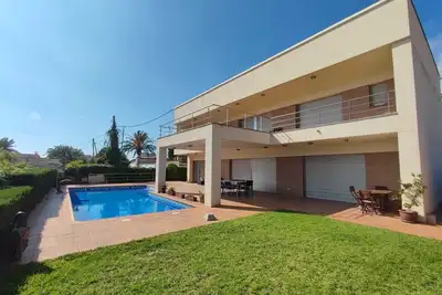 Image de Villa Maricel, in front of the sea with pool