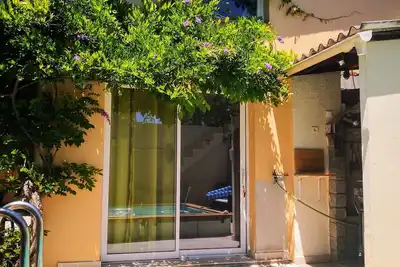 Image de Adorable dépendance avec piscine au calme