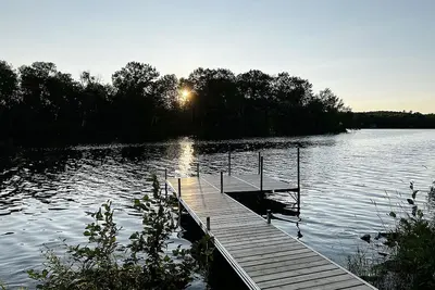 Image de Cozy Mid-Maine Lakefront Retreat -Kayaks-Fishing-Atv-hiking trail -firepit-Bbq