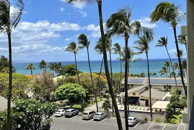 Image de Ocean views, across from beach & centrally located in South Kihei!