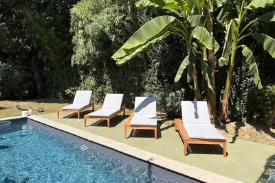 Image de Maison contemporaine avec piscine proche plages et commerces