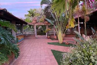 Image de Incrível Casa Cercada de Natureza!