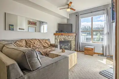 Image de Ground Floor Creekside Condo perfect spot for your family - Pet Friendly!