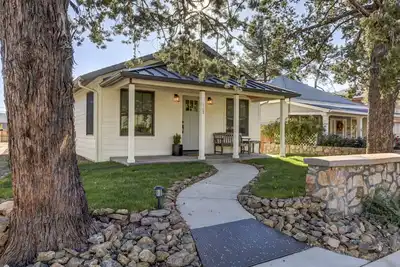 Image de Charming downtown bungalow on Park Avenue