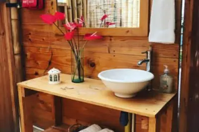 bungalows en medio de la naturaleza