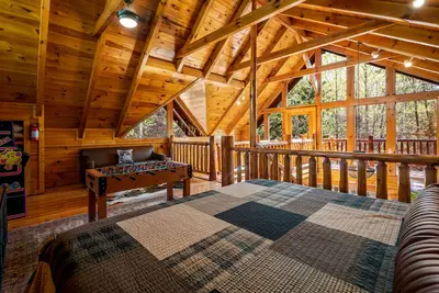 Image de Central Location with Wooded Views and Hot tub