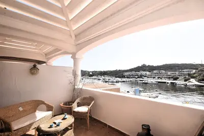 Image de Air-conditioned three-room apartment with beautiful sea view