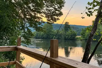 Image de Chalet familial de 3 chambres au bord de la rivière avec bain à remous