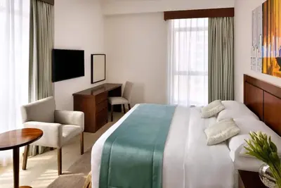 Image de One Bedroom Apartment Near American Hospital By Luxury Bookings