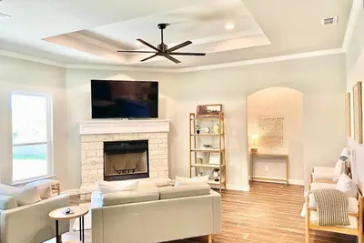 Image de Family-Friendly Home Near Pk Lake & Rocker B with 2 Master Bedrooms & Bunk Room!