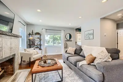 Image de Family Friendly 4br House - Huge Yard - Central to Denver and Red Rocks