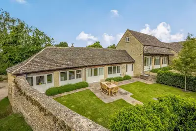 Image de Grade Ii listed three bedroom holiday home in the Cotswolds - The Byre
