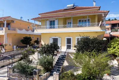 Image de Maison de vacances 'Panorama House Petritis' près de la plage avec 2 balcons et Wi-Fi
