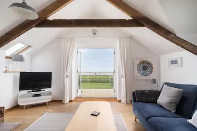 Image de Myn Tea - stylish barn with sea views, near Sennen & Gwenver beaches, parking