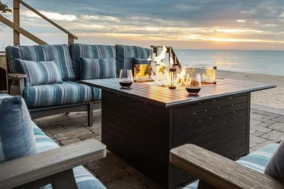 Image de Luxury Lakeside Stunner w/ Beach, Firepit, Games