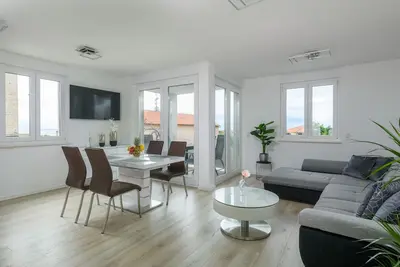 Image de Luxurious Ap with sea view and terrace, 5 minutes' walk from Adriana beach