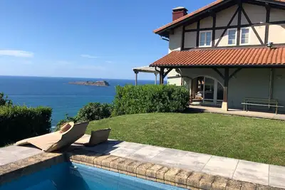 Adosado en la Costa con Excelentes Vistas al Estuario de Urdaibai