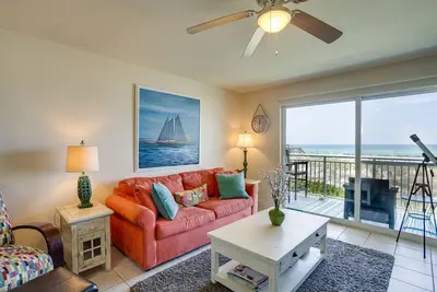 Image de Beachfront with outstanding views! beach set up included!