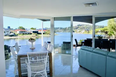 Image de Waterfront Surprise! Lakeside fun, 5 mins from the beach