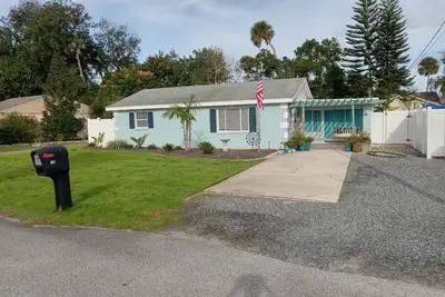 Image de Pet Friendly with no pet fees and pool access \" The Riverwalk cottage\"