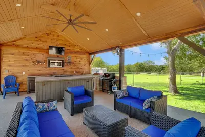Image de Country Farmhouse and Cottage, 13 minutes from Denton and Lake Ray Roberts