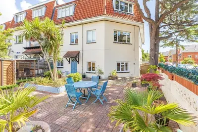Image de Bournecoast: Apartment Close To Beaches - Parking - Patio Garden - Wifi - Fm8455