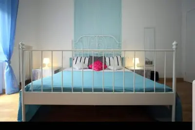 Image de Charming apartment near the central station with 5 bedrooms and 2 bathrooms