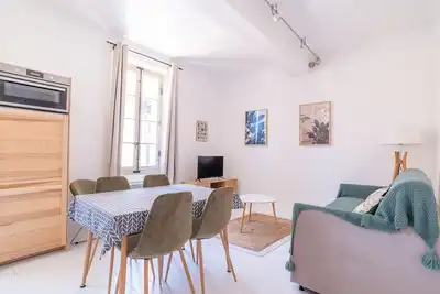 Image de Cosy 36m² Avec Jolie Vue Mer : Centre Village!