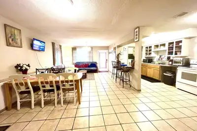 Image de 1 mile of I-95. Catch Cumberland Island ferry, beach horse riding, Zoo, Jax airport