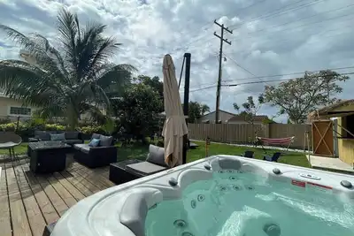 Image de Hot tub, tiki bar, outdoor shower, water access!