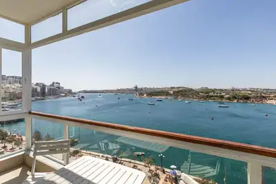 Image de Stunning - Seafront 3-Bedroom 6th Floor + Garage!