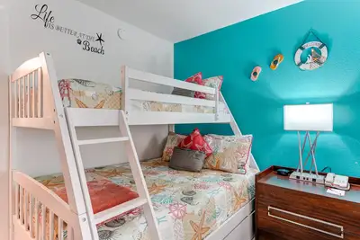 Image de All-New, Huge Pool, 70\" Tv, Bunk Beds, Tiki Bar & Grill!
