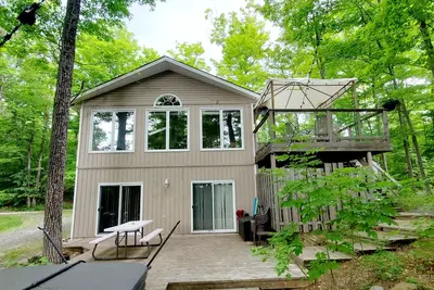 Image de Patterson Lake Retreat - Two Waterfront Cottages! W Hotub