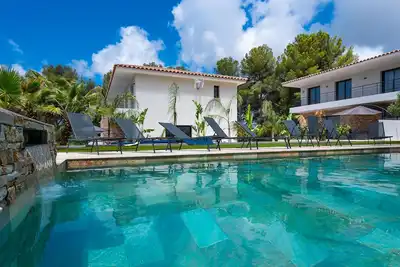 Image de Villa Neuve  Luxueuses Prestations 4 Chambres  Piscine  CHAUFFÉE 8 Personnes