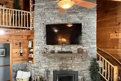 Image de Private Lake Access, Pet friendly, Hot Tub, Ski, Boating, Golf, Family Retreat!