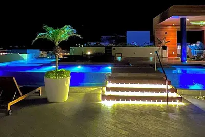 Image de Pavilion Paradise - Steps away from everything!