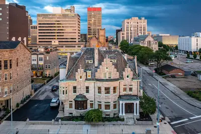 Image de The Mansion On Monument Avenue!