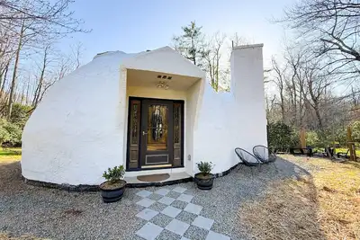 Image de The Toasted Marshmallow | A Creekside Dome Home!