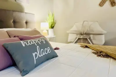 Image de Come Home. Book Your Stylish San Antonio Getaway Now!