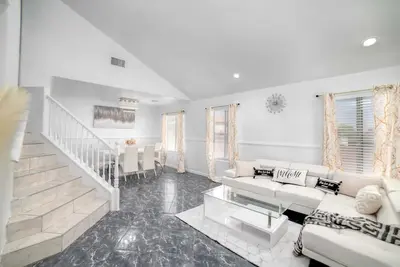 Image de Luxury, cozy, clean home in a private neighborhood