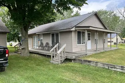 Image de 1 block from the Saginaw bay. 1. 5 miles from the casino. 5300 pleasant drive