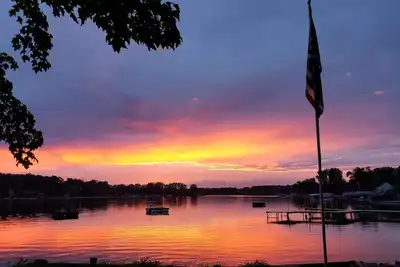 Image de Murray Lake get-away with sunset view
